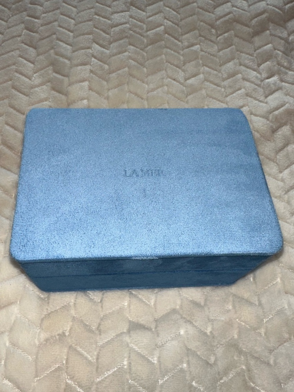 La Mer Cosmetics Light Blue Suede Like Box